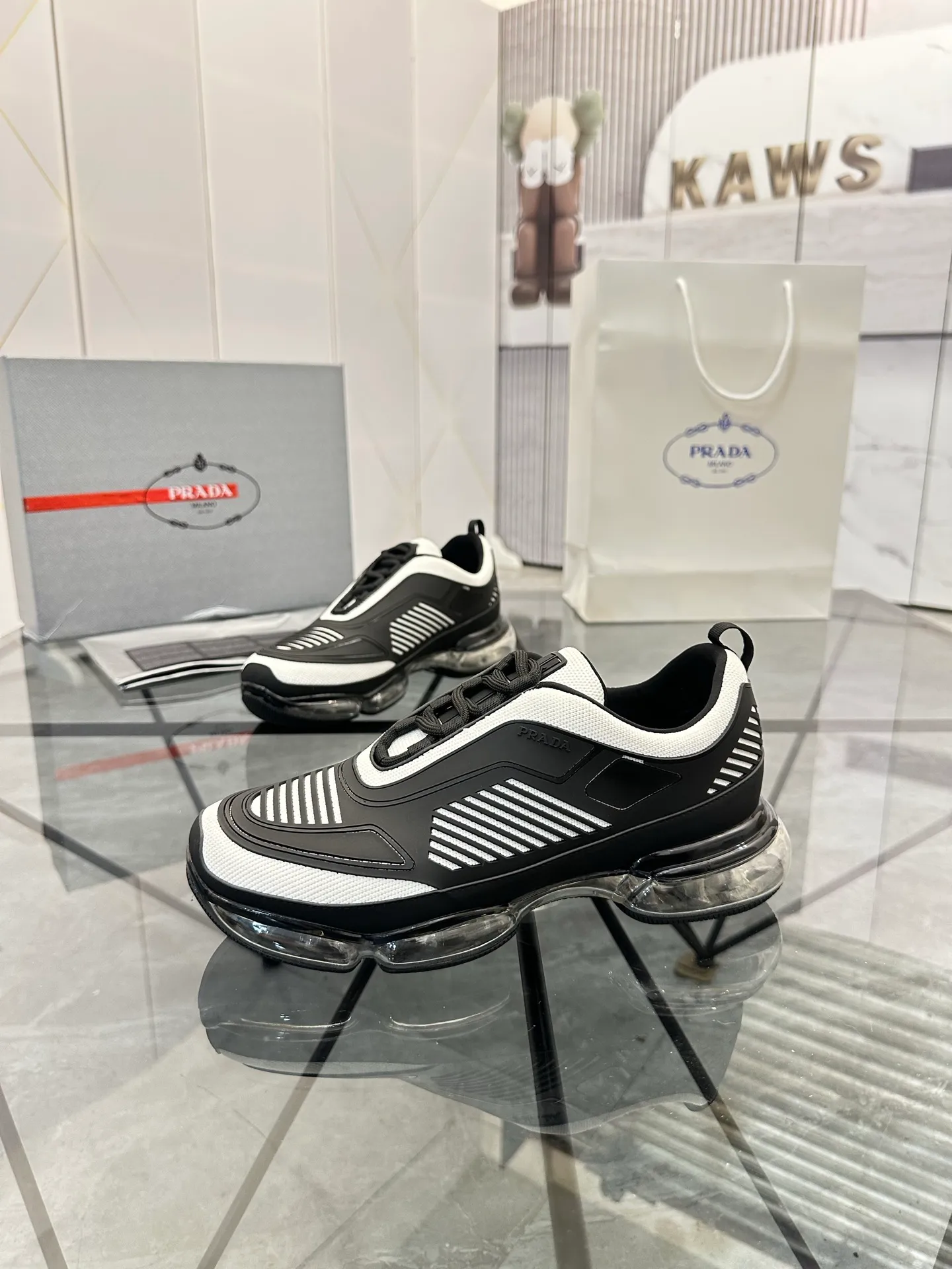 Men's shoes for sale 💰: 💰P660¥ High-end top quality Product trademark: Prada *"Prada*" low-top casual shoes Regular size: 38-45 (can be customized to 46) Product materials: Upper imported from the counter original material, breathable lining, cowhide foot pads, original air cushion outsole. No.: 001